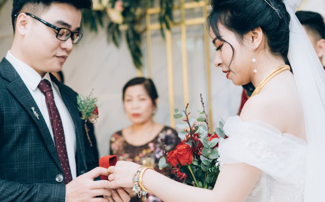 Dream about getting married to ex-girlfriend: 8 meanings and symbols