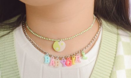 Dreaming of a Heart Necklace: 17 Meanings and Symbols