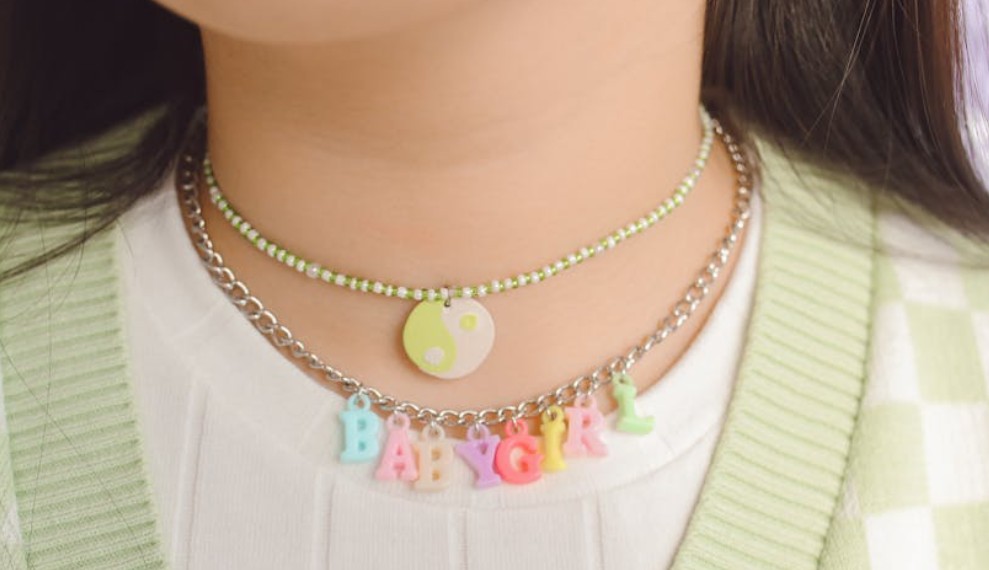 Dreaming of a Heart Necklace: 17 Meanings and Symbols