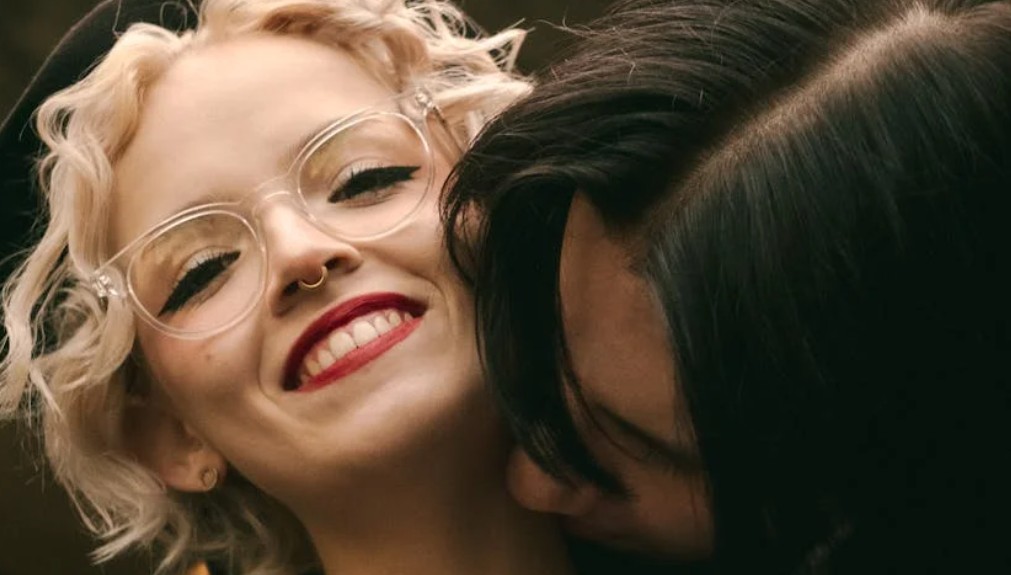 Dreams About Other Couples: 14 Meanings and Symbols