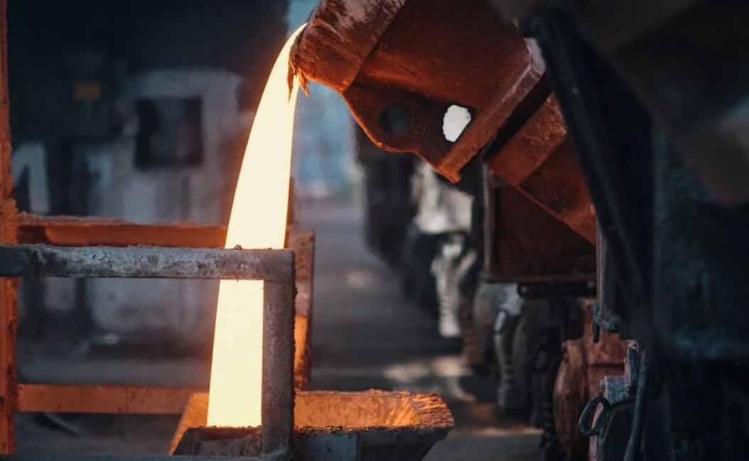 Dream of molten iron : 12 meanings and symbols