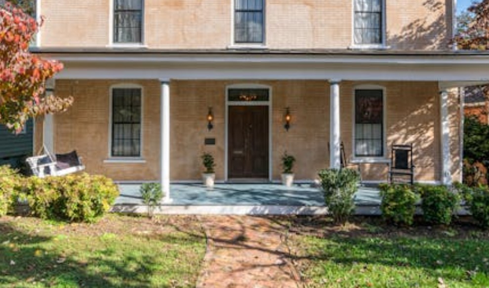 Dream of Looking at the Front Door: 6 Meanings and Symbols