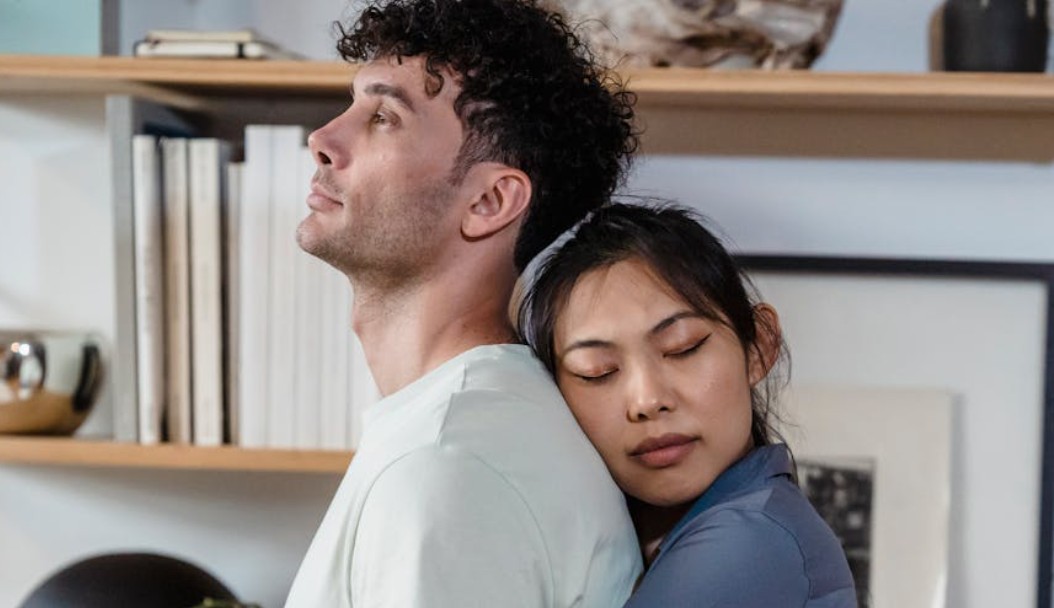 Dream of Confessing to a Foreigner: 5 Meanings and Symbols