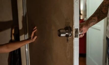 Dream of Being Trapped : 6 Meanings and Symbols