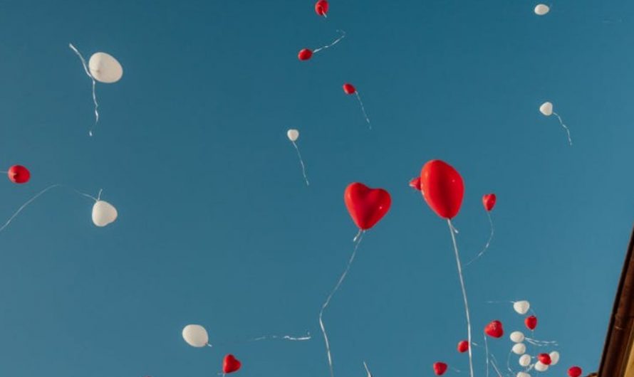 Dreaming of Heart Balloons: 6 Meanings and Symbols
