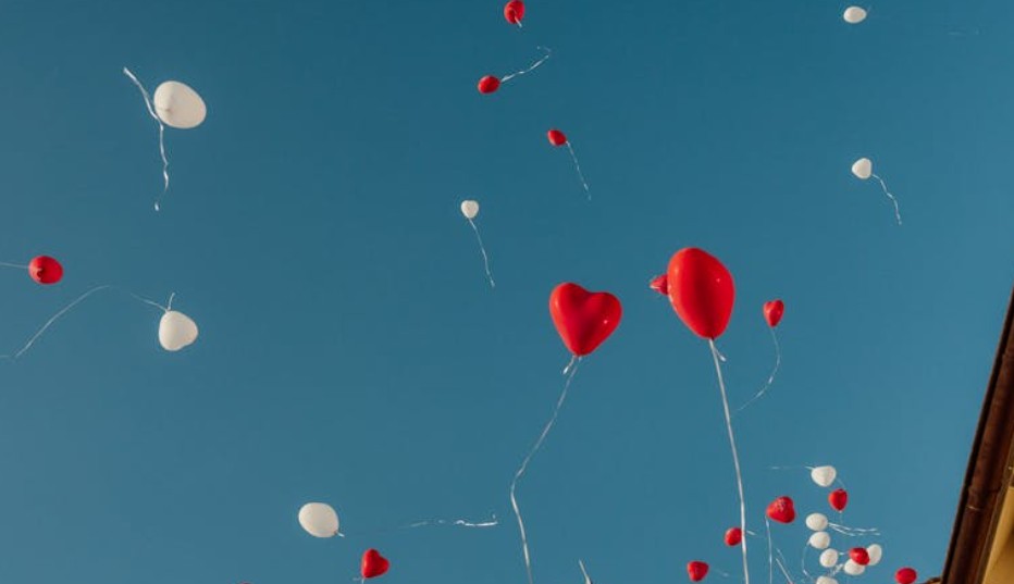 Dreaming of Heart Balloons: 6 Meanings and Symbols