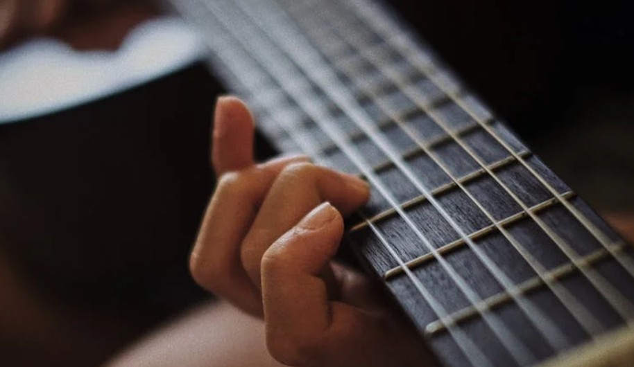 Dreaming of Chords: 14 Meanings and Symbols