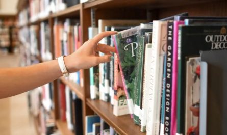 Dream about working in a library: 9 meanings and symbols