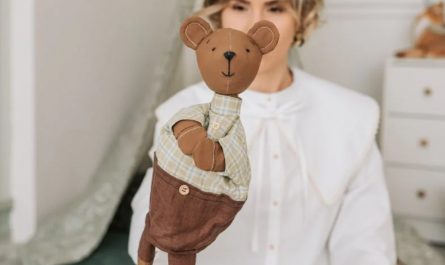 Dream about throwing away a plush doll: 6 meanings and symbols