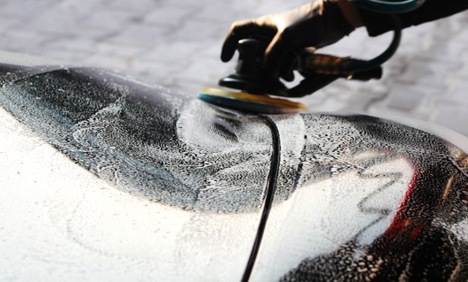 Dreams About Waxing: 6 Meanings and Symbols