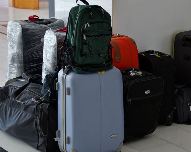 Dreaming of Losing a Suitcase : 8 meanings and symbols