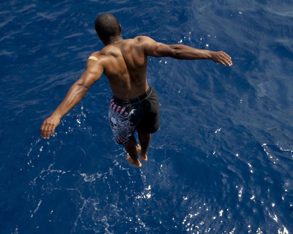 Dreaming of Diving : 10 meanings and symbols