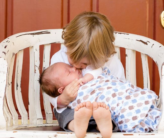 Dreaming of sitting on someone's lap : 9 meanings and symbols