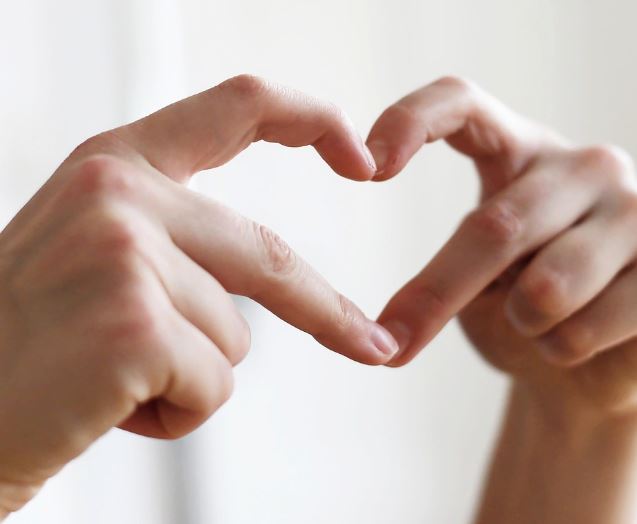 Dreaming of Fingers : 17 meanings and symbols