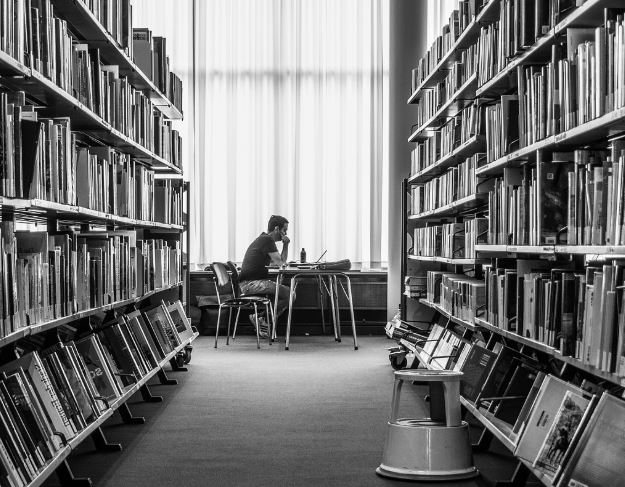 Dreaming of a Library : 9 meanings and symbols