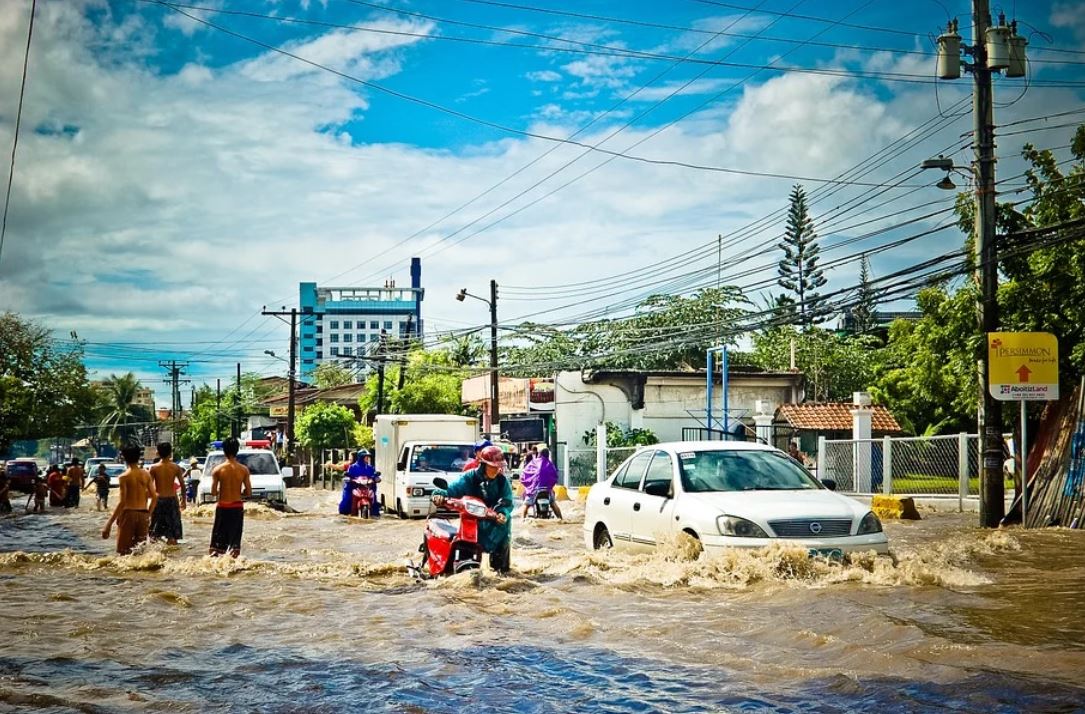 Dreaming of a Flood : 20 meanings and symbols
