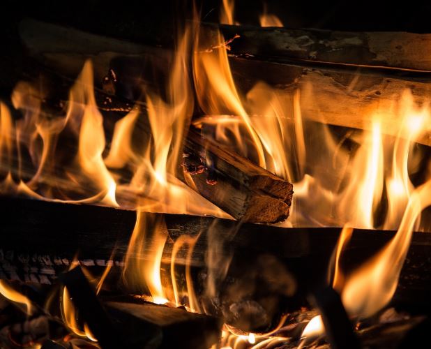 Dreaming of Fire : 16 meanings and symbols