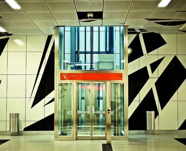 Dreaming of an Elevator : 11 meanings and symbols