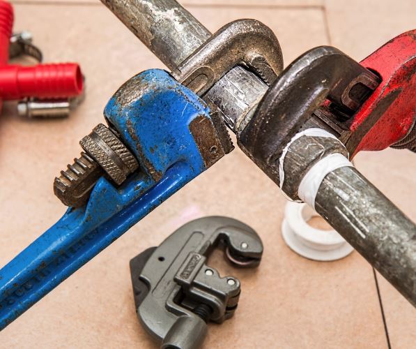 Dreaming of a Leaking Water : 14 meanings and symbols