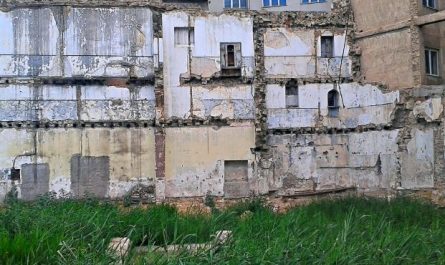 Dreaming of a Building Collapsing : 11 meanings and symbols