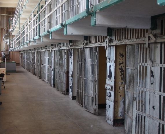 Dreaming of Prison: 8 meanings and symbols