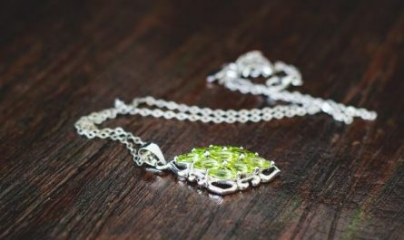 Dreaming of a Necklace : 13 meanings and symbols