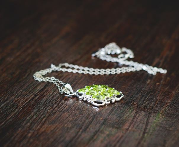 Dreaming of a Necklace : 13 meanings and symbols