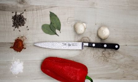 Dreaming of a Knife : 17 meanings and symbols