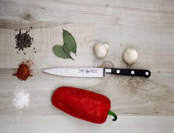 Dreaming of a Knife : 17 meanings and symbols