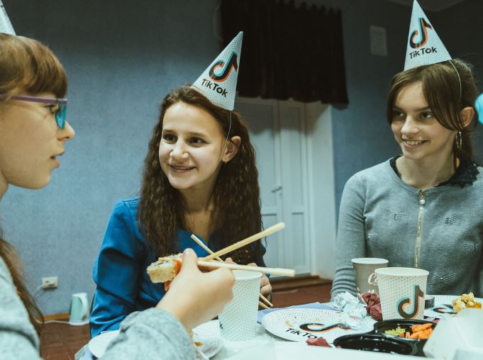 Dreaming of a Party : 12 meanings and symbols