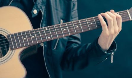 Dreaming of a Guitar : 10 meanings and symbols