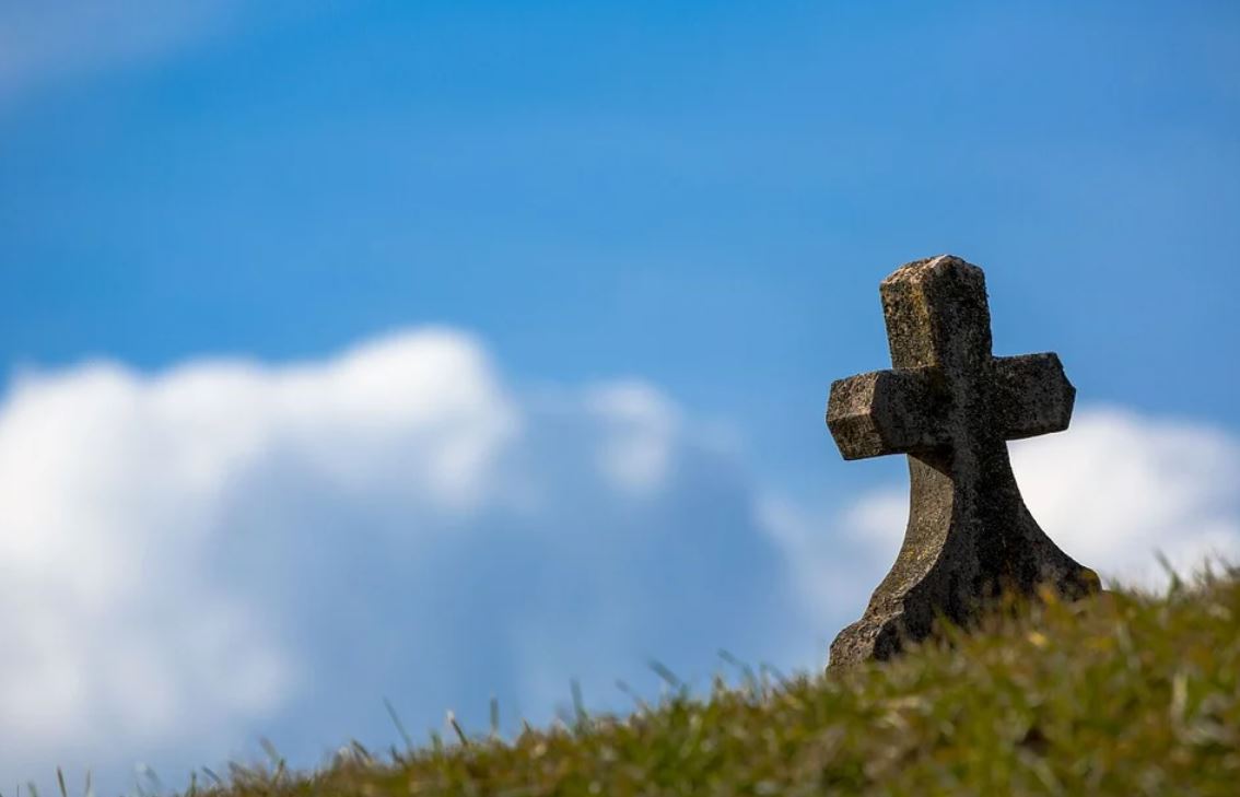 Dreaming of a Cemetery : 15 meanings and symbols
