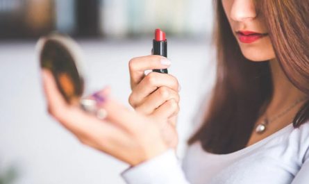 Dreaming of Lipstick : 21 meanings and symbols