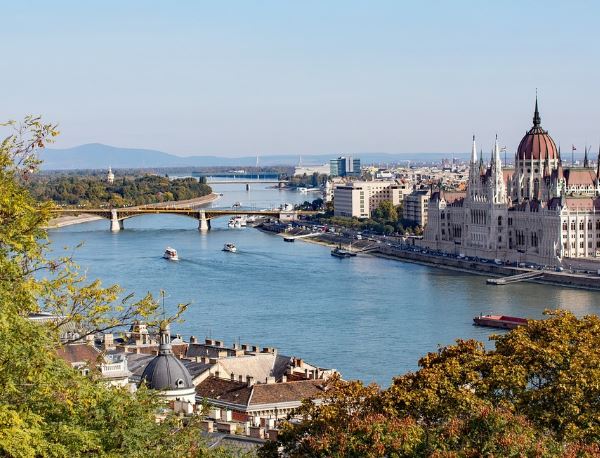 Dreaming of a River  : 18 meanings and symbols