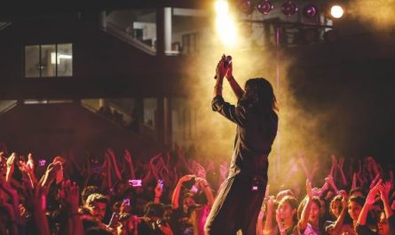 Dreaming of an Idol : 11 meanings and symbols