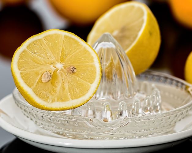 Dreaming of Lemon Juice : 14 meanings and symbols