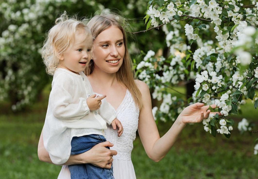 Dreaming of Giving Birth to a Daughter: 8 Meanings and Symbolisms