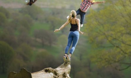 Dreaming of Falling: 7 Meanings and Symbolisms
