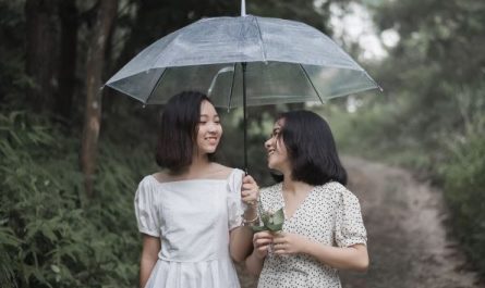 Dreaming of Cousins: 16 Meanings and Symbolisms