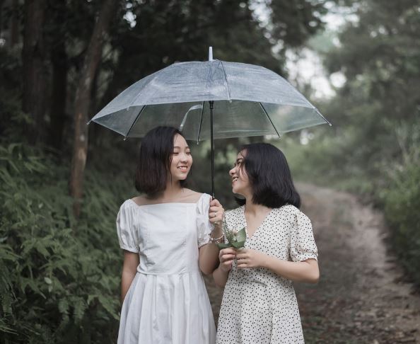 Dreaming of Cousins: 16 Meanings and Symbolisms