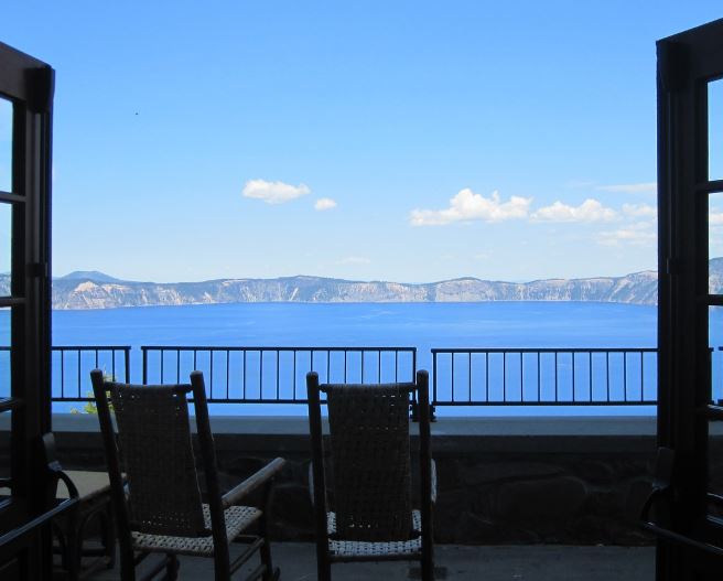 Dreaming of a Balcony: 7 Meanings and Symbolisms