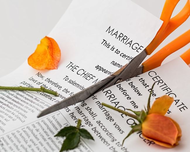 Dreaming of Divorce: 13 Meanings and Symbolisms