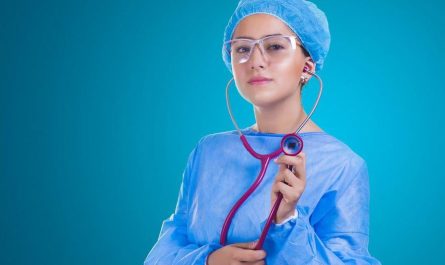 Dreaming of a Doctor: 18 Meanings and Symbolisms