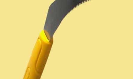 Dreaming of a Sickle: 7 Meanings and Symbolisms
