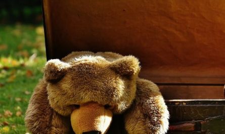 Dreaming of rummaging through items: 8 meanings and symbols
