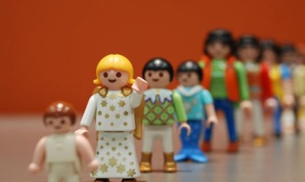 Dreaming of Standing: 8 Meanings and Symbolisms