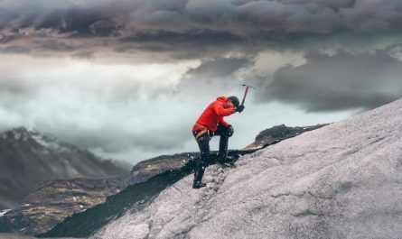 Dreaming of Waking Up: 10 Meanings and Symbolisms