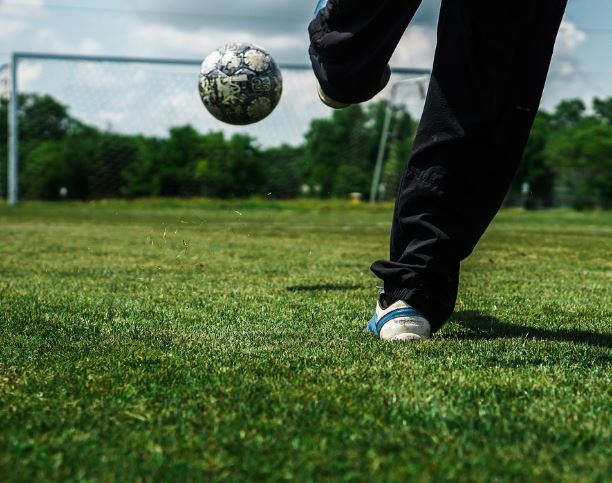 Dreaming of Kicking Someone: 7 Meanings and Symbolisms