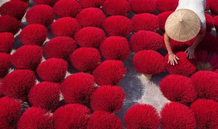 8 Spiritual Meanings of Dreaming of Turning Red