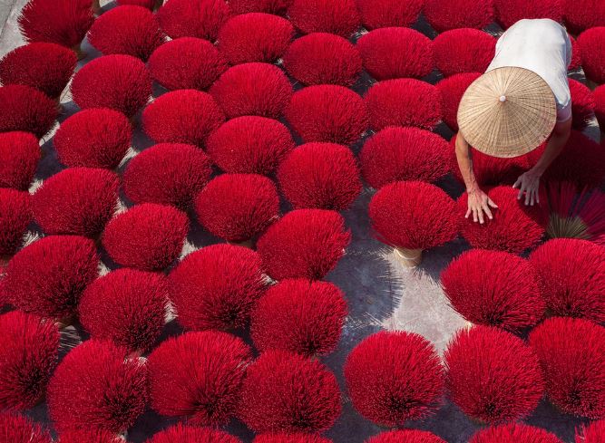 8 Spiritual Meanings of Dreaming of Turning Red